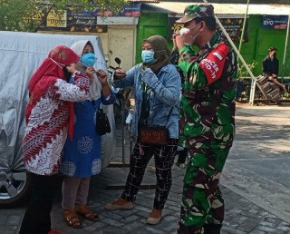 Jalin Komsos di Wilayah, Babinsa Koramil Tandes Himbau Warga Patuhi Prokes