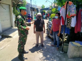 MELALUI KOMSOS BABINSA DESA PETIKEN HIMBAU MASYARAKAT PATUHI PROTOKOL KESEHATAN.