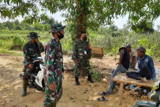 Satgas TMMD Berikan Sosialisasi Prokes Covid-19 Kepada Masyarakat