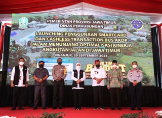 Gubernur Khofifah Luncurkan Smart Card dan Cahsless Sistem di Terminal Anjuk Ladang Nganjuk