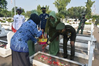 Kodim Tipe A 0831 Surabaya Timur Menggelar Ziarah Makam Pahlawan