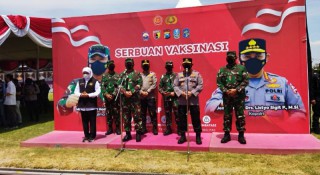 Panglima TNI dan Kapolri Apresiasi Pelaksanaan Vaksinasi di Jatim