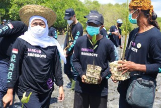 Gaspol Restorasi Mangrove di Jawa Timur, Gubernur Khofifah Ingin Kawasan Mangrove Jadi Referensi  Destinasi Edu Wisata
