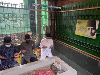 Kondisi Memprihatinkan, Pimpinan DPRD Usulkan Pembenahan Makam Pendiri NU