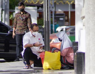 Kuliah sambil berjualan Pisang Keju , Yusnani dibantu Wakil Walikota Armuji