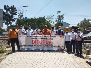 Cegah kecelakaan, KAI Daop 8 Sosialisasikan Keselamatan di Perlintasan Sebidang