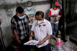 Tahun 2022 Pemerintah Kota Surabaya Perbaiki 800 Rutilahu , Wakil Walikota Armuji sambangi Penerima Manfaat