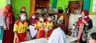 Kenalkan Kewaspadaan Bencana Tim PPM FIA Unitomo gelar Sosialisasi Penanggulangan dan  Sekolah Tangguh Bencana pada Siswa SDN Buncitan