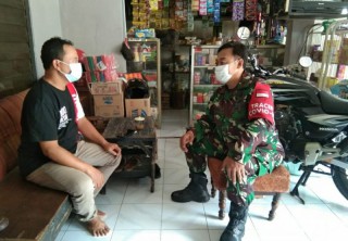 Ciptakan Kondusifitas Wilayah, Babinsa Jalin Komunikasi Sosial di Wilayah Binaan