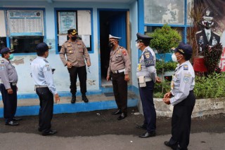 Jelang Natal dan Tahun Baru Kapolres Bondowoso Datangi Terminal Untuk Berikan Himbauan