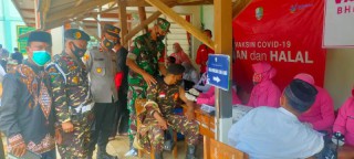 Kolaborasi Satgas Covid-19 Dan Ponpes Karang Durin Laksanakan Vaksinasi Ratusan Masyarakat Saat Haul Akbar Masyayikh Ke-IX