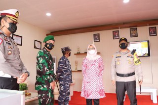 Polresta Banyuwangi Bawa Suasana Mapolresta di Pos Pelayanan Nataru ASDP Ketapang