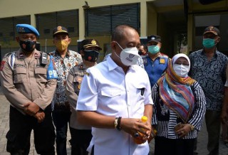 Songsong Tahun 2022 UMK Kota Surabaya Tertinggi Se - Jatim , Wakil Walikota Armuji pastikan Jaring Pengaman Sosial Efektif