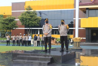 Kapolda Jatim Pimpin Apel Gelar Pasukan Persiapan Perayaan Tahun Baru 2022