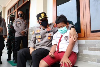 Percepat Vaksinasi Anak, Kapolresta Mojokerto Sapa dan Beri Semangat Siswa SD
