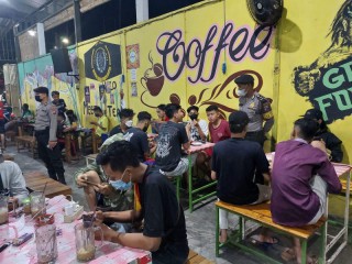 Patroli KRYD Ditsamapta Polda Jatim Antisipasi Kerumunan Masyarakat di Tempat Umum