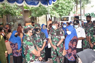 Danrem 084/BJ Tinjau Serbuan Vaksinasi anak Usia 6 - 11 tahun.