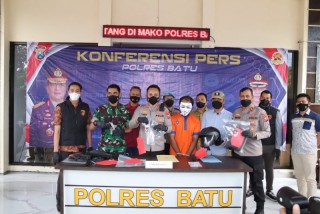 Kurang dari 24 Jam, Satreskrim Polres Batu Amankan Pelaku Pembawa Senpi Rakitan