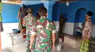 Koramil 0826-02 Tlanakan Menggelar Karya Bhakti Pengecatan Musholla Darul Iman