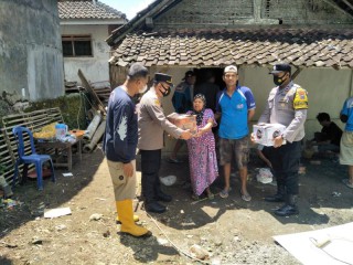 Polsek Pagak Gandeng Komunitas Sumakul Bersatu Bedah Rumah Warga Kurang Mampu