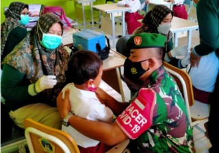 Pendampingan Babinsa Berhasil Wujudkan Vaksinasi Kepada Anak Di Kabupaten Gresik Mendekati Angka 60 Persen
