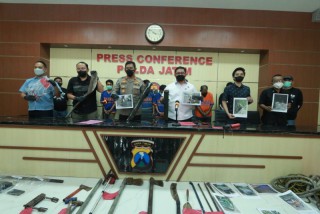 Komplotan Spesialis Pencurian Kabel Bawah Tanah Milik Telkom Dibekuk Jatanras Polda Jatim