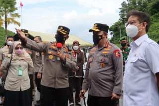 Cegah Omicron Lewat PPLN, Kapolri Pastikan Prokes dan Karantina di PLBN Entikong