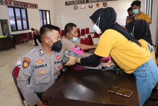 Polresta Banyuwangi Gencarkan Vaksinasi Booster untuk Anggota