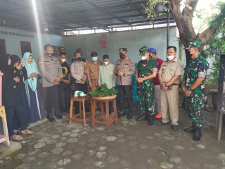 Kapolres Nganjuk Beri Bantuan Usaha untuk Mantan Pasien ODGJ