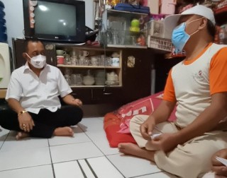 Blusukan Lewat Gang Sempit, Wakil Walikota Surabaya Armuji Respon Keluhan Warga