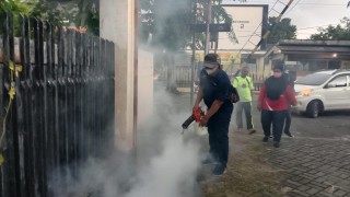 Perangi DBD ,Sahabat Imam Syafi'i Lakukan Fogging Di RW 02 Kelurahan Kertajaya