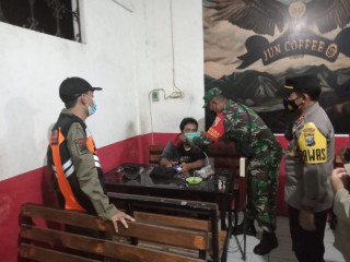Operasi Penindakan PPKM Level 1 Gabungan Tiga Pilar Kecamatan Benowo