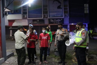 Antisipasi Omicron, Polres Tuban Gelar Pamor Keris Gabungan Sasar Tempat Keramaian