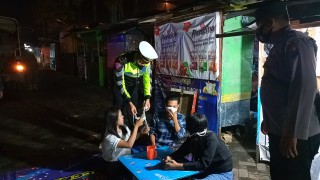 Pasukan Pamor Keris Polres Pamekasan Gencar Operasi Prokes ke Cafe dan Pertokoan, Tekan Penyebaran Covid-19