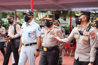 Lakukan Kunjungan Kerja, Kabaharkam Polri Cek Pelaksanaan Vaksinasi Polres Batu