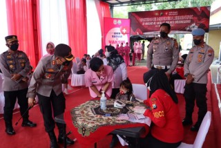 Kejar Herd Immunity, Polres Bojonegoro bersama Yayasan Kemala Bhayangkari Cabang Bojonegoro Gelar Vaksinasi Anak