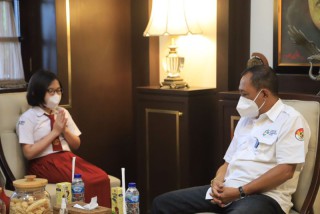 Penerima Beasiswa Penghafal Kitab suci 2021 sebanyak 824 Anak , Wakil Walikota Armuji ingin tiap tahun ditingkatkan