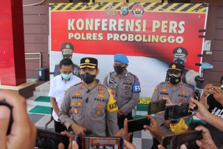 Klarifikasi Video Viral, Kapolres Probolinggo : 1537 TPS Pilkades Serentak Berlangsung Aman dan Tertib