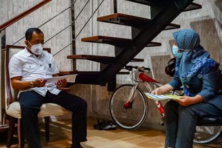 Wawali Kota Surabaya disambati Parkir Liar Minimarket Hingga Permintaan kaki Palsu