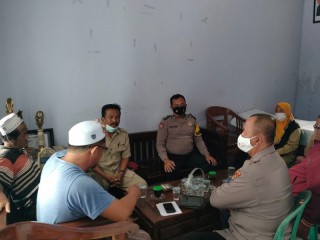 Peduli Pendidikan, Polres Probolinggo Gerak Cepat Lakukan Mediasi Penyegelan Bangunan Paud dan TK.
