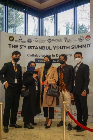 Luar Biasa Kakak Adik Putra Kapolsek Semen Polres Kediri Kota Harumkan Nama Indonesia Dalam Istanbul Youth Summit 2022