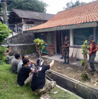 Anak Cucu Pejuang, PPM Batalyon 1330 Surabaya Kerja Bakti Bersama AWS