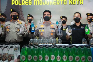 Jelang Ramadhan, Polresta Mojokerto Berhasil Amankan 430 Miras Ilegal