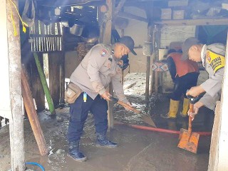Polresta Banyuwangi dan Stake Holder Gerak Cepat Bantu Warga Terdampak Banjir