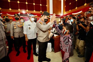 Kabareskrim Polri dan Kapolda Jatim Cek Pelaksanaan dan Pencapaian Vaksinasi Covid-19 di Pamekasan