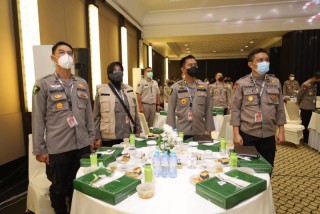 Pusdokkes Polri Menggelar Rakernis T.A 2022 di Kota Surabaya Dibuka Secara Langsung Oleh Wakapolda Jatim