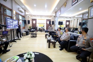 Kapolda Jatim Semangati Anggotanya yang terpapar Covid-19 dan Sakit Lainnya Melalui Aplikasi E-Yankes