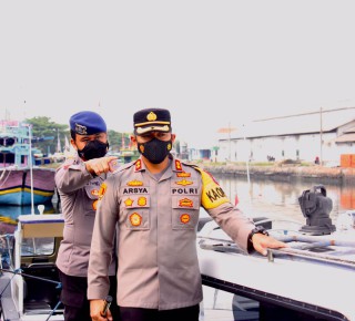 Jelang Ramadhan, Kapolres Probolinggo Gelar Patroli Laut