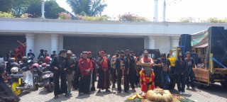Seniman Serta Puluhan Paguyuban Reog Ponorogo Serbu DPRD Jatim Minta Secepatnya di Daftarkan Ke Unesco