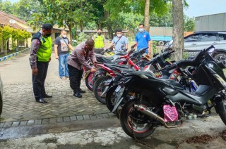 Pelihara Kamtibmas Polisi Jombang Mengamankan 10 Pembalap Liar di Ring Road Mojoagung